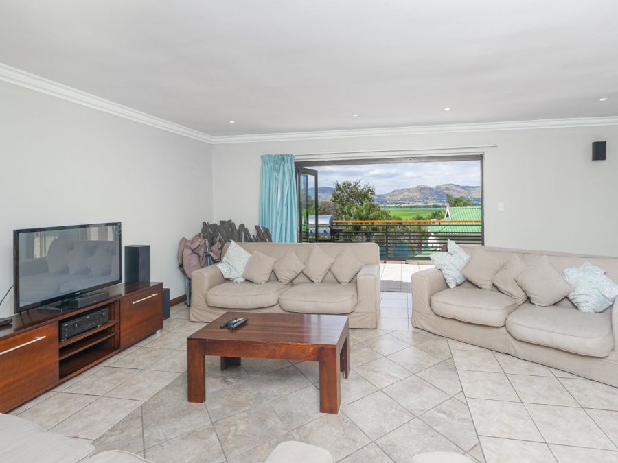 5 Bedroom Property for Sale in Caribbean Beach Club North West